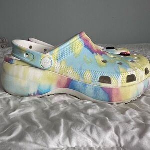 CROCS Classic Platform Tie Dye Clog US Womens 8 UNISEX